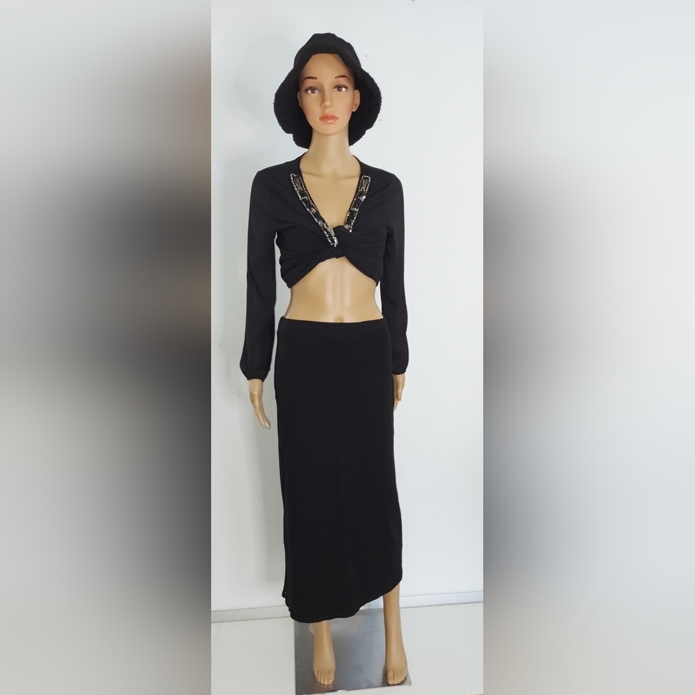 Elegant Black Long Skirt with Side Opening - Picture 12 of 13